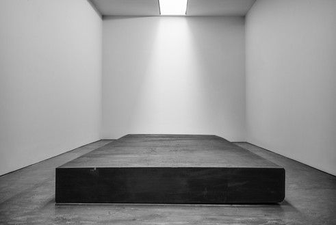 Installation view with Silence (for John Cage) (2015) © Richard Serra. Photo: Cristiano Mascaro