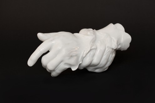 Douglas Gordon, Exhibit G, 2016 Carrara marble, 12 ¼ × 4 ¾ × 4 ⅜ inches (31 × 12 × 11 cm)© Studio lost but found/VG Bild-Kunst, Bonn 2017. Photo: Katharina Kiebacher, Studio lost but found