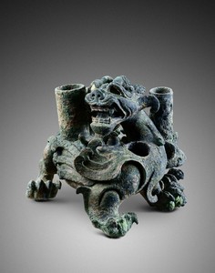 Chimera (bixie), Western Han dynasty (206 BCE–9 CE). Bronze; height: 5 ¾ inches (14.5 cm) Photo: Frédéric Dehaen, Studio Roger Asselberghs