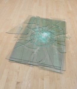 Barry Le Va, On Center Shatter—or—Shatterscatter (within the Series of Layered Pattern Acts), 1968–71. Five glass panes, installation dimensions variable; overall: 2 ¾ × 57 × 72 ¾ inches (7 × 145 × 185 cm) Kunstmuseum Liechtenstein, Vaduz, formerly Collection Rolf Ricke (acquired by Kunstmuseum Liechtenstein, Kunstmuseum St. Gallen, and MMK Museum für Moderne Kunst, Frankfurt am Main in 2007) © 2017 Barry Le Va. Photo: Rob McKeever