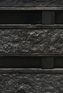 Peter Marino, Rough Stone Box, 2017 (detail). Blackened bronze, 33 ⅛ × 50 ⅜ × 20 ⅞ inches (84.2 × 128 × 53 cm), edition of 8 + 4 AP © Peter Marino Architect. Photo: Manolo Yllera
