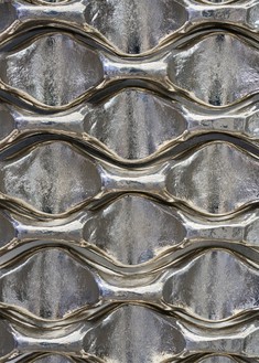 Peter Marino, Tall Dragon Scale Box, 2017 (detail) Silvered bronze, 57 ¾ × 37 ½ × 18 ¼ inches (146.7 × 95.3 × 46.2 cm), edition of 8 + 4 AP© Peter Marino Architect. Photo: Manolo Yllera