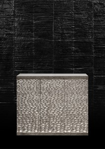 Peter Marino, Deep Water Box, 2017. Silvered bronze, 39 ⅜ × 44 ⅞ × 15 ¾ inches (100 × 114 × 40 cm), edition of 8 + 4 AP © Peter Marino Architect. Photo: Manolo Yllera