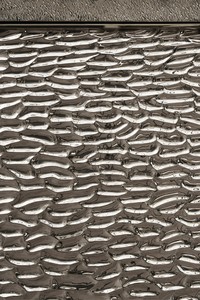 Peter Marino, Deep Water Box, 2017 (detail). Silvered bronze, 39 ⅜ × 44 ⅞ × 15 ¾ inches (100 × 114 × 40 cm), edition of 8 + 4 AP © Peter Marino Architect. Photo: Manolo Yllera