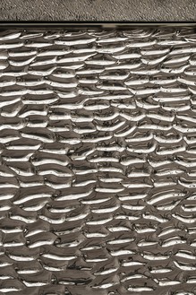 Peter Marino, Deep Water Box, 2017 (detail) Silvered bronze, 39 ⅜ × 44 ⅞ × 15 ¾ inches (100 × 114 × 40 cm), edition of 8 + 4 AP© Peter Marino Architect. Photo: Manolo Yllera