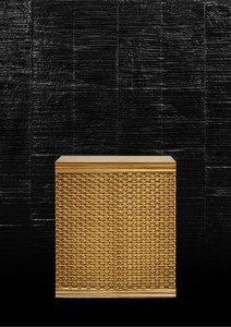 Peter Marino, Short Dragon Scale Box, 2017. Gilded bronze, 46 ⅛ × 37 ½ × 18 ¼ inches (117 × 95.3 × 46.2 cm), edition of 8 + 4 AP © Peter Marino Architect. Photo: Manolo Yllera