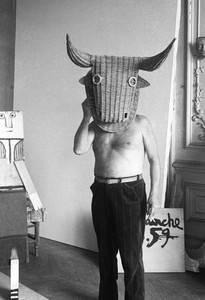 Picasso wearing a bull’s head intended for bullfighter's training, La Californie, Cannes, 1959. Photo: Edward Quinn, © edwardquinn.com