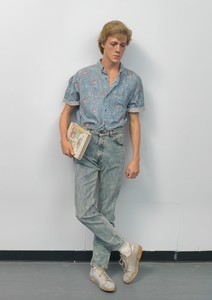 Duane Hanson, High School Student, 1990. Autobody filler polychromed in oil and mixed media with accessories, 72 × 24 × 17 inches (182.9 × 61 × 43.2 cm) © Estate of Duane Hanson/Licensed by VAGA, New York