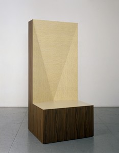 Richard Artschwager, Seat of Judgement, 2008. Formica on wood, 93 × 42 × 36 inches (236.2 × 106.7 × 94.1 cm) © 2018 Richard Artschwager/Artists Rights Society (ARS), New York
