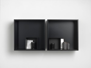 Edmund de Waal, a word, VI, 2018. 4 porcelain vessels, 2 porcelain tiles with silver gilding, and 2 steel boxes in a pair of aluminum and plexiglass vitrines, 11 × 22 ½ × 4 inches (27.9 × 57 × 10 cm) © Edmund de Waal. Photo: Mike Bruce