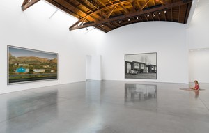 Installation view. Artwork, left to right: © Andreas Gursky/Artists Rights Society (ARS), New York, 2018; © Jeff Wall; © 2018 Estate of Duane Hanson/Licensed by VAGA at Artists Rights Society (ARS), New York. Photo: Jeff McLane