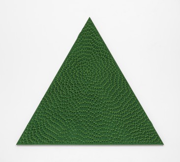 Jennifer Guidi, The Priestess (Green and Light Green MT, Green Sand SF #1T, Green Ground), 2018 Sand, acrylic, and oil on linen, 66 × 76 inches (167.6 × 193 cm)© Jennifer Guidi