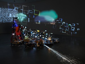 Sarah Sze, Flash Point (Timekeeper), 2018. Mixed media, wood, stainless steel, video projectors, acrylic, archival pigment prints, ceramic, and tape, overall dimensions variable © Sarah Sze. Photo: Matteo D’Eletto, M3 Studio