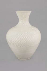 Shio Kusaka, (line 65), 2017. Stoneware, 28 × 19 × 19 inches (71.1 × 48.3 × 48.3 cm) © Shio Kusaka. Photo: Brian Forrest