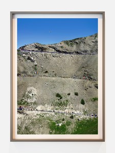 Andreas Gursky, Tour de France II, 2016. Epson print, 28 ⅛ × 20 ⅜ × 1 ⅝ inches (71.5 × 51.8 × 4 cm), edition of 50 + 5 AP © Andreas Gursky, VG Bild-Kunst, Bonn, Germany. Photo: Marcus Veith