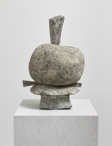 Cy Twombly, Untitled (Humpty Dumpty), 2004. Bronze, 28 ¾ × 19 ⅜ × 19 ⅜ inches (73 × 49 × 49 cm), edition 1/4 © Cy Twombly Foundation