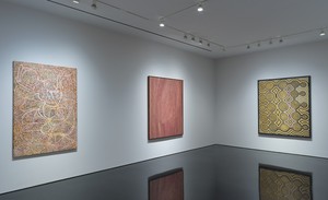 Installation view. Artwork, left to right: © Emily Kame Kngwarreye/Copyright Agency. Licensed by Artists Rights Society (ARS), New York, 2019; © Willy Tjungurrayi/Copyright Agency. Licensed by Artists Rights Society (ARS), New York, 2019; © Ronnie Tjampitjinpa/Copyright Agency. Licensed by Artists Rights Society (ARS), New York, 2019. Photo: Rob McKeever
