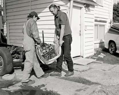 Jeff Wall, Men move an engine block, 2008 Gelatin silver print, 54 ½ × 69 ½ inches (138.5 × 176.5 cm)© Jeff Wall