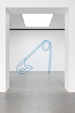 Sculpture of a blue safety pin by Michael Craig-Martin
