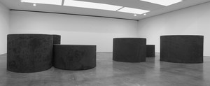 Richard Serra, Combined and Separated, 2019. Forged steel, six rounds, in two groups, two, each: 78 × 79 ¾ inches diameter (198 × 202.6 cm), two, each: 72 × 83 inches diameter (182.9 × 210.8 cm), two, each: 48 × 102 inches diameter (121.9 × 259.1 cm) © 2019 Richard Serra/Artists Rights Society (ARS), New York. Photo: Rob McKeever