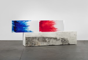 Sterling Ruby, ACTS/PROXIMA, 2018. Clear urethane blocks, dye, wood, spray paint, and laminate, 66 ½ × 175 ½ × 35 ⅛ inches (168.9 × 445.8 × 89.2 cm) © Sterling Ruby. Photo: Robert Wedemeyer