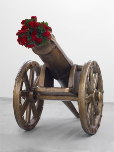 Jeff Koons, Toy Cannon, 2006–12. Bronze and live flowering plants, 72 × 121 ¼ × 59 ⅜ inches (182.9 × 307.8 × 150.7 cm), edition of 3 + 1 AP © Jeff Koons