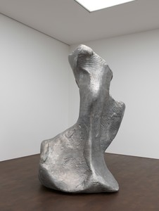 Urs Fischer, Ix, 2006–08. Cast aluminum and steel, 118 ⅛ × 88 ⅝ × 61 ¾ inches (300 × 225 × 157 cm), edition of 2 + 1 AP © Urs Fischer