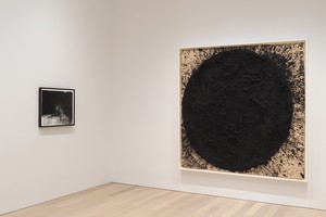Installation view. Artwork, left to right: © 2020 The Andy Warhol Foundation for the Visual Arts, Inc./Licensed by Artists Rights Society (ARS), New York; © 2020 Richard Serra/Artists Rights Society (ARS), New York. Photo: Rob McKeever