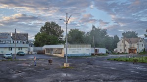 Gregory Crewdson, Redemption Center, 2018–19. Digital pigment print, image: 50 × 88 ⅞ inches (127 × 225.7 cm), framed: 57 × 96 × 2 inches (144.8 × 243.8 × 5.1 cm), edition of 4 + 2 AP © Gregory Crewdson