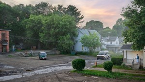 Gregory Crewdson, The Cabulance, 2018–19. Digital pigment print, image: 50 × 88 ⅞ inches (127 × 225.7 cm), framed: 57 × 96 × 2 inches (144.8 × 243.8 × 5.1 cm), edition of 4 + 2 AP © Gregory Crewdson