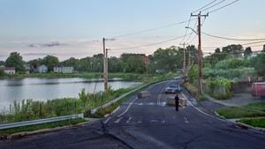 Gregory Crewdson, Silver Lake Boulevard, 2018–19. Digital pigment print, image: 50 × 88 ⅞ inches (127 × 225.7 cm), framed: 57 × 96 × 2 inches (144.8 × 243.8 × 5.1 cm), edition of 4 + 2 AP © Gregory Crewdson