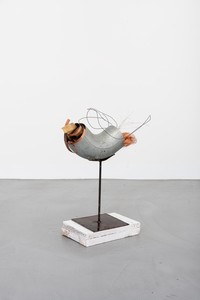 Rudolf Polanszky, Archeology / Confusion Sculpture, 2020. Aluminum, copper wire, metal wire, foam, and silicone on metal stand with wooden pedestal, 20 ¼ × 17 ¾ × 6 ⅞ inches (51.2 × 45 × 17.4 cm) © Rudolf Polanszky. Photo: Jorit Aust