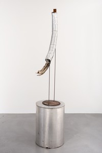 Rudolf Polanszky, Tube Sculpture, 2009. Aluminium tube, resin, acrylic, acrylic glass, and mirror foil on metal stand with metal table, 96 ¼ × 38 × 20 ½ inches (244.3 × 96.5 × 52 cm) © Rudolf Polanszky. Photo: Jorit Aust