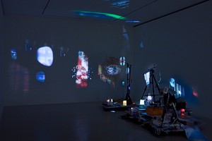 Sarah Sze, Plein Air (Times Zero), 2020. Mixed media, including wood, stainless steel, video projectors, archival paper, toothpicks, clamps, ruler, and tripods, installation dimensions variable © Sarah Sze. Photo: Thomas Lannes