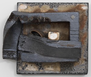 Theaster Gates, Brick Reliquary – Tea Compression of Rectangle with Melted Bowl, 2020. Stoneware tea bowl, kiln post, refractory clay, wood-fired brick, wood ash, magnesium dioxide, black stain, and alumina carbide shelf, 18 × 22 × 9 inches (45.7 × 55.9 × 22.9 cm) © Theaster Gates. Photo: Rob McKeever