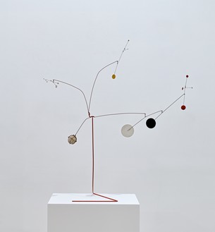 Alexander Calder, Caged Stone and Fourteen Dots, c. 1948 Sheet metal, wire, stone, rod, and paint, 36 ½ × 34 × 10 inches (92.7 × 86.4 × 25.4 cm)© 2021 Calder Foundation, New York/Artists Rights Society (ARS), New York. Photo: Thomas Lannes
