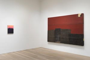Installation view. Artwork, left to right: © Jennifer Guidi, © Theaster Gates. Photo: Rob McKeever
