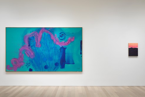 Installation view Artwork, left to right: © 2021 Helen Frankenthaler Foundation, Inc./Artists Rights Society (ARS), New York; © Jennifer Guidi. Photo: Rob McKeever