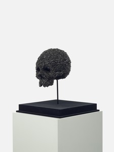 Damien Hirst, Fear of Death (Half Skull), 2007. Flies, resin, aluminum, and glass, 16 ⅜ × 12 × 12 inches (41.5 × 30.5 × 30.5 cm), 1 of 30 unique versions © Damien Hirst and Science Ltd. All rights reserved, DACS 2021. Photo: Prudence Cuming Associates