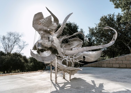 Nancy Rubins, Photon’s Mass, 2019 Aluminum, stainless steel, and stainless steel wire, 84 × 98 × 108 inches (213.4 × 248.9 × 274.3 cm)© Nancy Rubins. Photo: Brian Guido