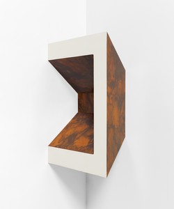 Richard Artschwager, Untitled, 1967/1984. Formica on wood, 26 ⅞ × 19 ⅞ × 10 ¾ inches (68.2 × 50.3 × 27.3 cm) © 2021 The Estate of Richard Artschwager/Artists Rights Society (ARS), New York. Photo: Annik Wetter
