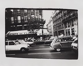 Andy Warhol, Café de Flore, 1981. Gelatin silver print, 8 × 10 inches (20.3 × 25.4 cm) © The Andy Warhol Foundation for the Visual Arts, Inc./Licensed by ADAGP, Paris, 2022. Photo: Ed Mumford