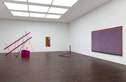 Installation view Artwork, left to right: © Barford Sculptures Ltd.; © 2022 Artists Rights Society (ARS), New York/SOCAN, Montreal; © 2021 The Kenneth Noland Foundation/Licensed by VAGA at Artists Rights Society (ARS), New York. Photo: Lucy Dawkins