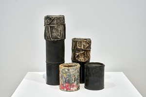 Christo, Wrapped Cans (Group of Seven), 1958. 7 cans, lacquered fabric, rope, and paint, in 7 parts, overall dimensions variable © Christo and Jeanne-Claude Foundation. Photo: Thomas Lannes