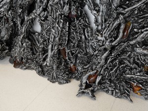 Cristina Iglesias, Entwined VIII, 2022 (detail). Cast and welded aluminum and glass with pigments, 102 ⅝ × 103 ⅛ × 13 ¾ inches (260 × 262 × 35 cm) © Cristina Iglesias. Photo: Prudence Cuming Associates Ltd