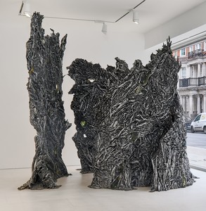 Cristina Iglesias, Growth I, 2018. Cast and welded aluminum and glass with pigments, 9 feet 7 ¾ inches × 11 feet 1 ½ inches × 10 feet 2 ⅛ inches (294 × 339 × 310 cm) © Cristina Iglesias. Photo: Prudence Cuming Associates Ltd