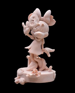 Damien Hirst, Minnie, 2020. Pink marble, 39 ⅝ × 22 ⅞ × 22 ⅞ inches (100.5 × 58 × 58 cm), edition of 3 +2 AP © Damien Hirst and Science Ltd. All rights reserved, DACS 2022. Photo: Prudence Cuming Associates Ltd