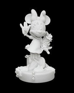 Damien Hirst, Minnie, 2019. Carrara marble, 39 × 23 × 22 ½ inches (99.1 × 58.4 × 57.1 cm), edition of 3 + 2 AP © Damien Hirst and Science Ltd. All rights reserved, DACS 2022. Photo: Prudence Cuming Associates Ltd