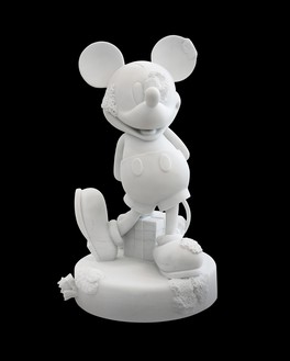 Damien Hirst, Mickey, 2017 Carrara marble, 37 ⅝ × 23 ⅛ × 21 ⅞ inches (95.5 × 58.8 × 55.4 cm), edition of 3 + 2 AP© Damien Hirst and Science Ltd. All rights reserved, DACS 2022. Photo: Prudence Cuming Associates Ltd