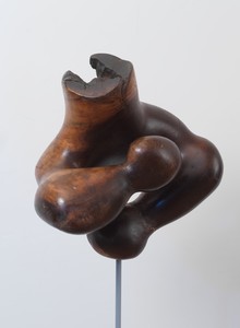 Sy Colen, Boxer, 1987–88. Wood, 18 × 12 × 17 inches (45.7 × 30.5 × 43.2 cm), edition of 3 © Sy Colen. Photo: Rob McKeever